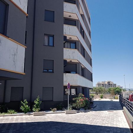 Nina Apartment Split Luaran gambar